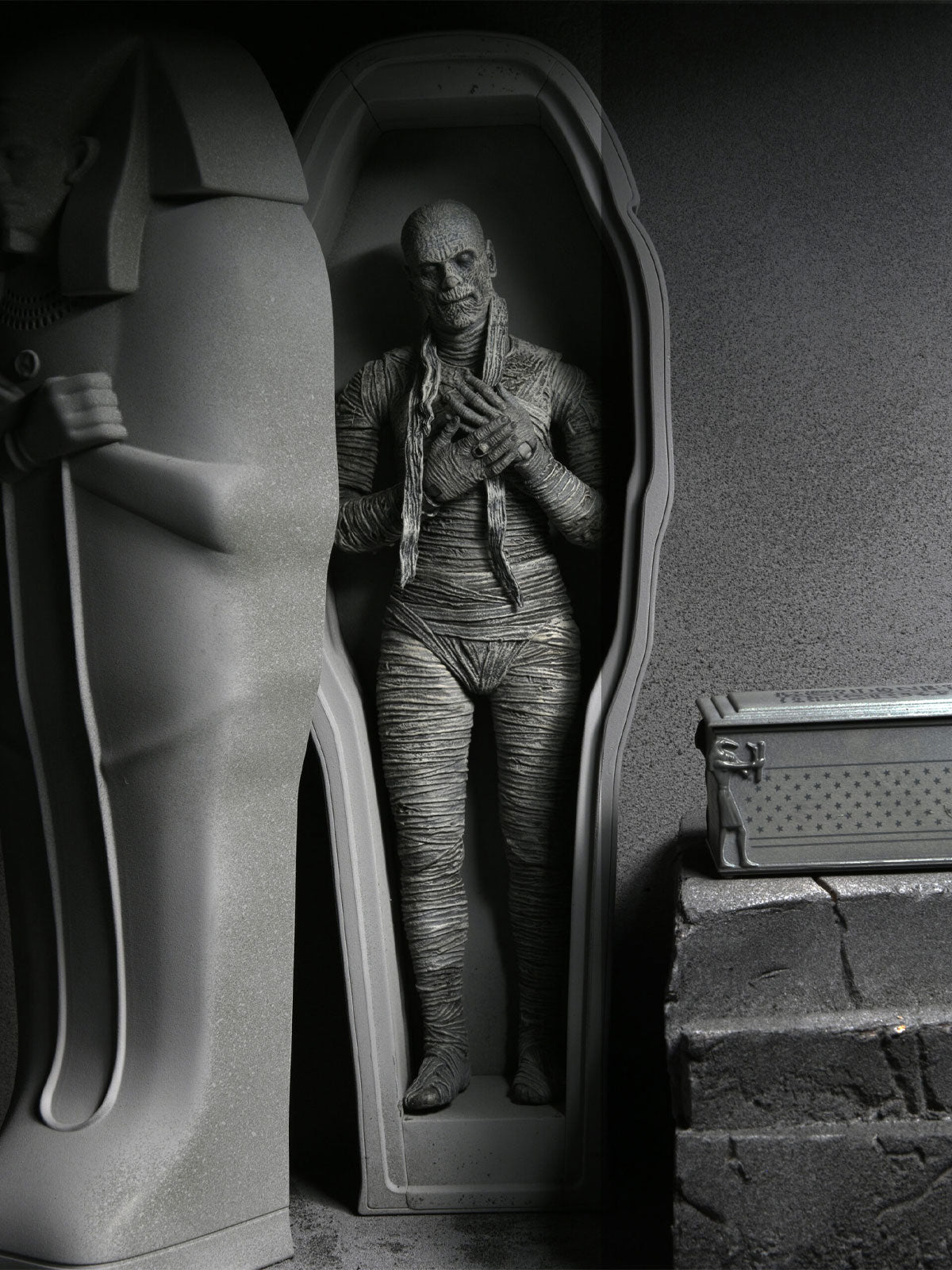 MUMMY ULTIMATE UNIVERSAL MONSTERS 7" FIGURE (BLACK &amp; WHITE)