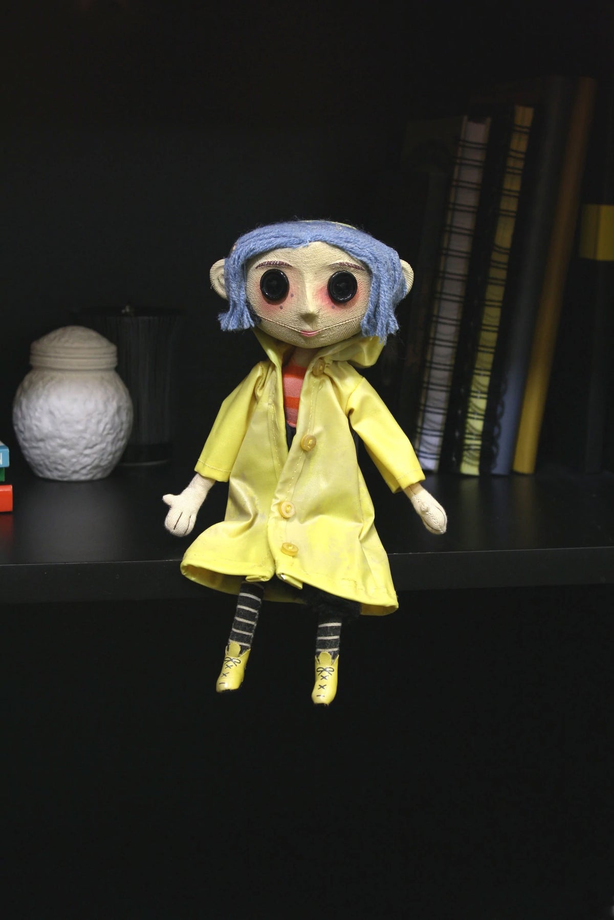 CORALINE DOLL COLLECTIBLE - Packaging