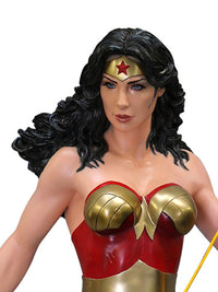 WONDER WOMAN STATUE  - COLLECTOR'S ITEM - Back