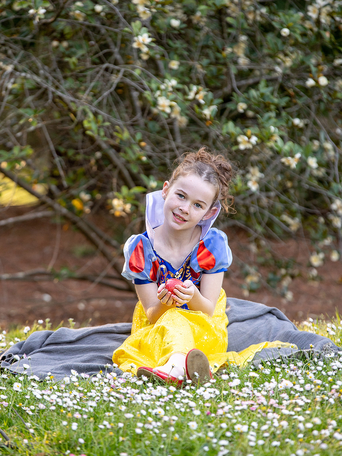 SNOW WHITE SPARKLE DELUXE COSTUME, CHILD