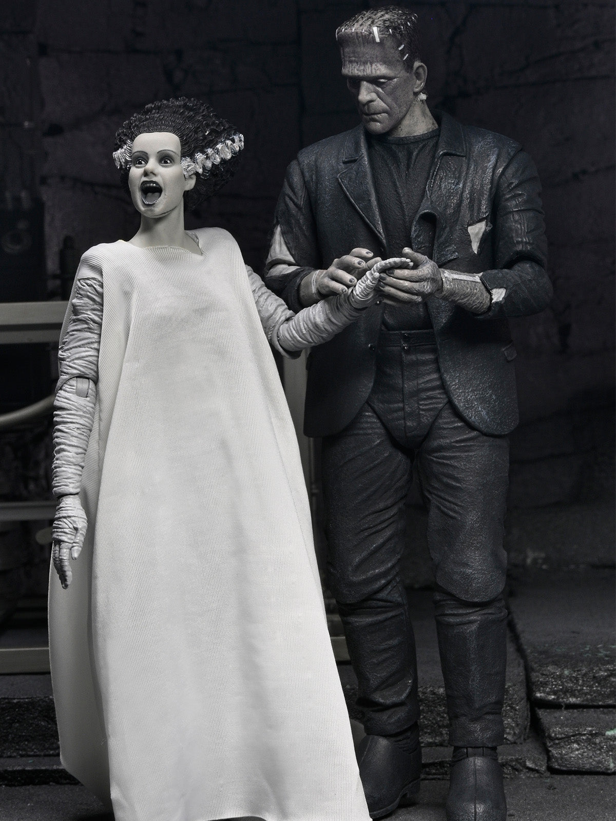 UNIVERSAL MONSTERS X BRIDE OF FRANKENSTEIN 90TH ANNIVERSARY - THE MONSTER &amp; HIS MATE 2PK 7" FIGURES (B&amp;W) - Packaging