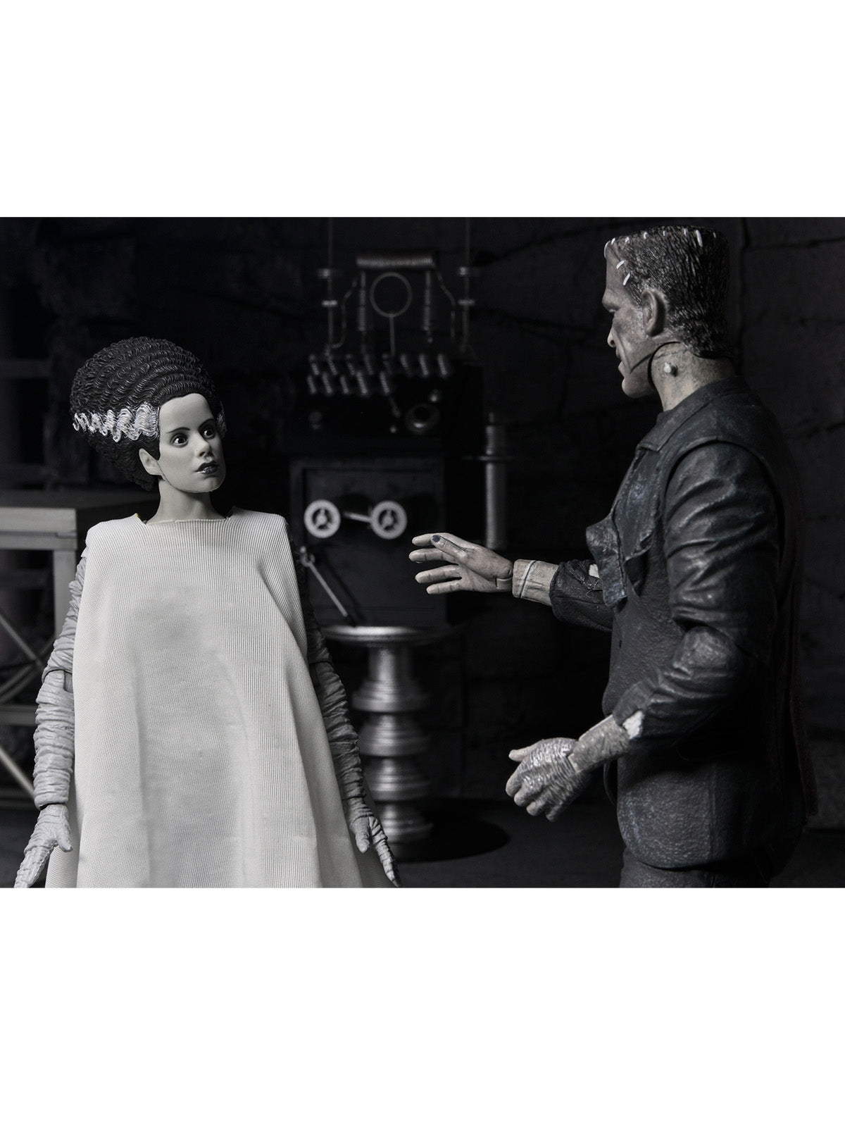UNIVERSAL MONSTERS X BRIDE OF FRANKENSTEIN 90TH ANNIVERSARY - THE MONSTER &amp; HIS MATE 2PK 7" FIGURES (B&amp;W) - Side