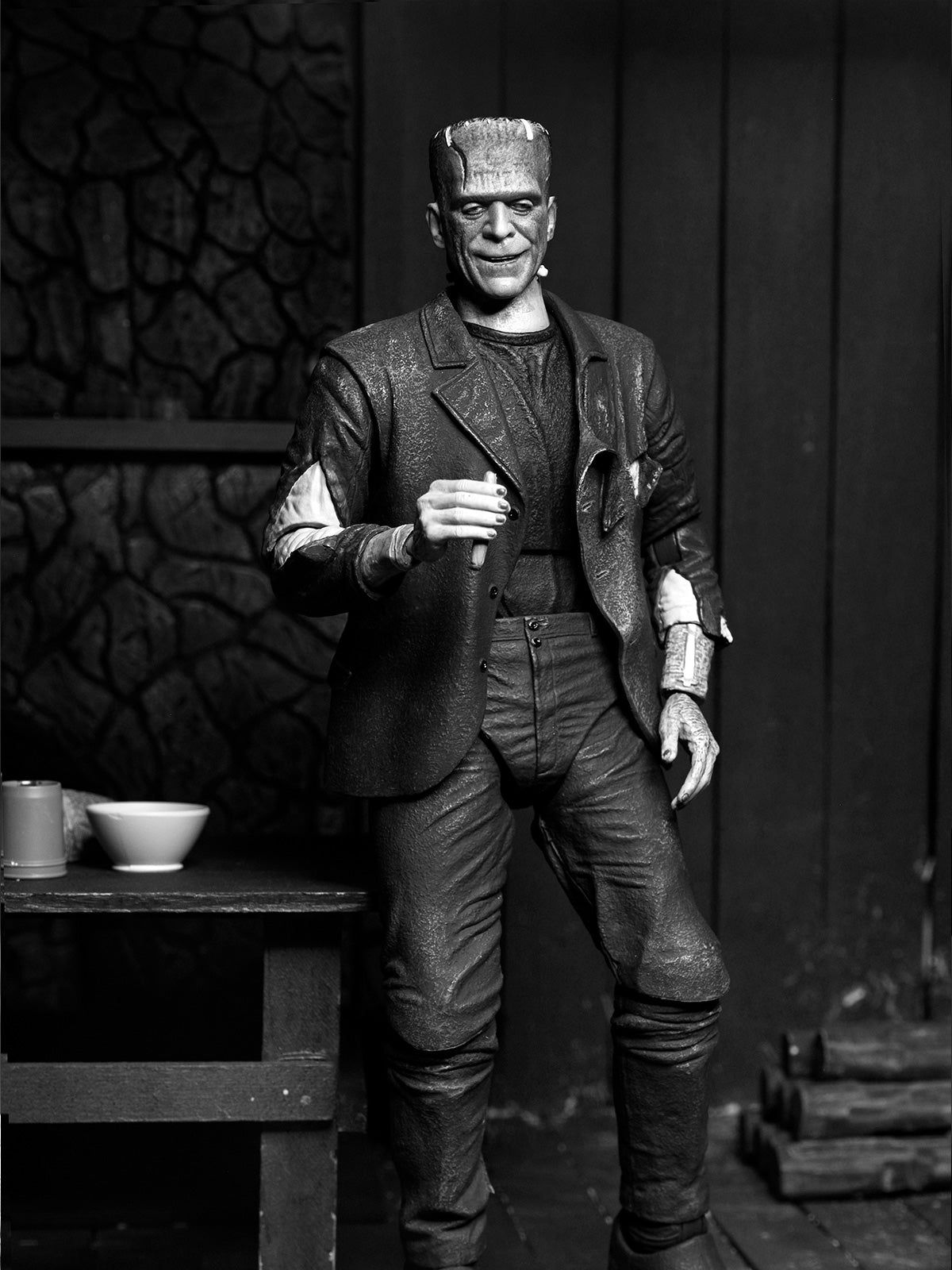 FRANKENSTEIN'S BRIDE - ULTIMATE MONSTERS (B&amp;W) - UNIVERSAL MONSTERS 7" SCALE ACTION FIGURE - Back