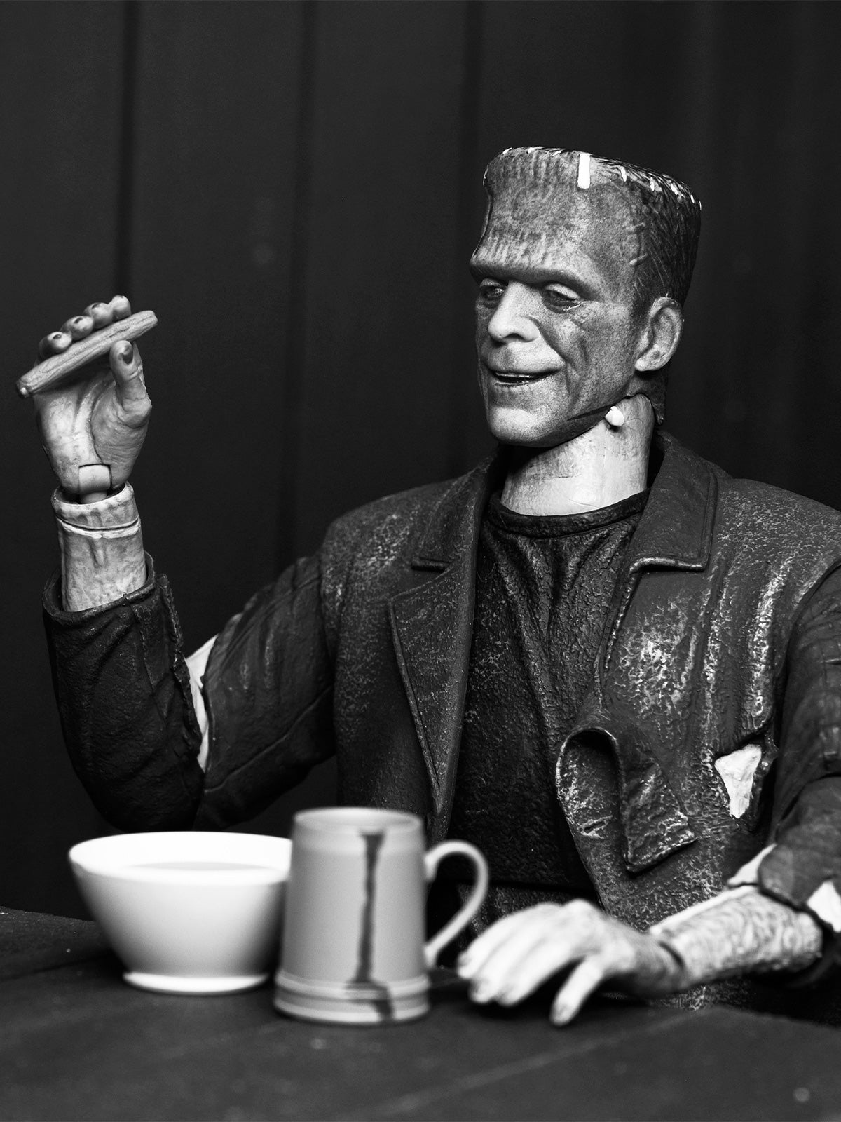 FRANKENSTEIN'S BRIDE - ULTIMATE MONSTERS (B&amp;W) - UNIVERSAL MONSTERS 7" SCALE ACTION FIGURE