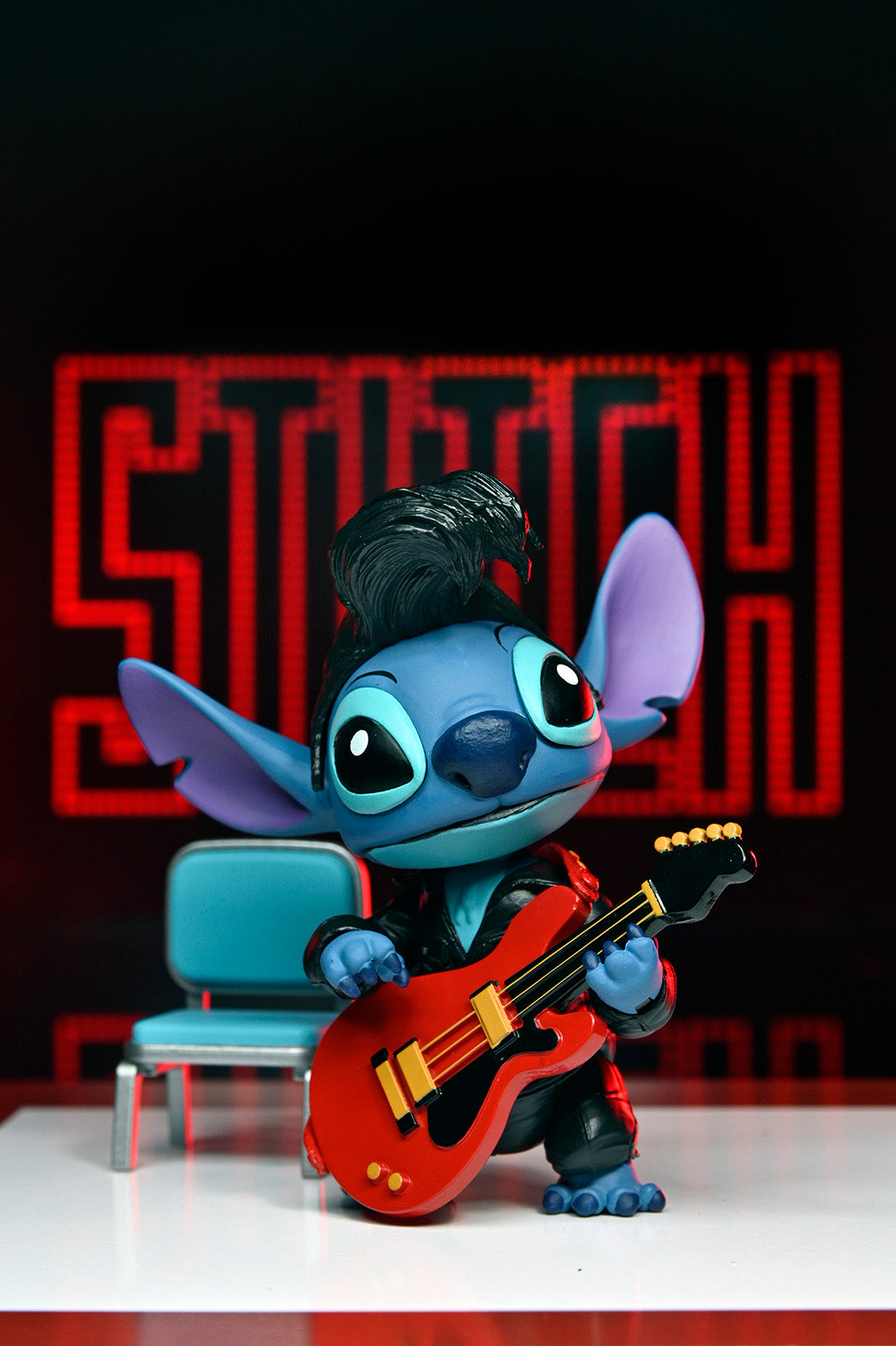 DISNEY LILO &amp; STITCH - ULTIMATE SINGER ELVIS STITCH 7" SCALE ACTION FIGURE - Side