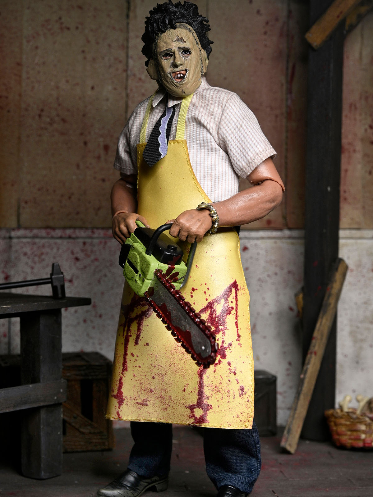 TEXAS CHAINSAW MASSACRE LEATHERFACE - 8" CLOTHED ACTION FIGURE (WINDOW BOX)