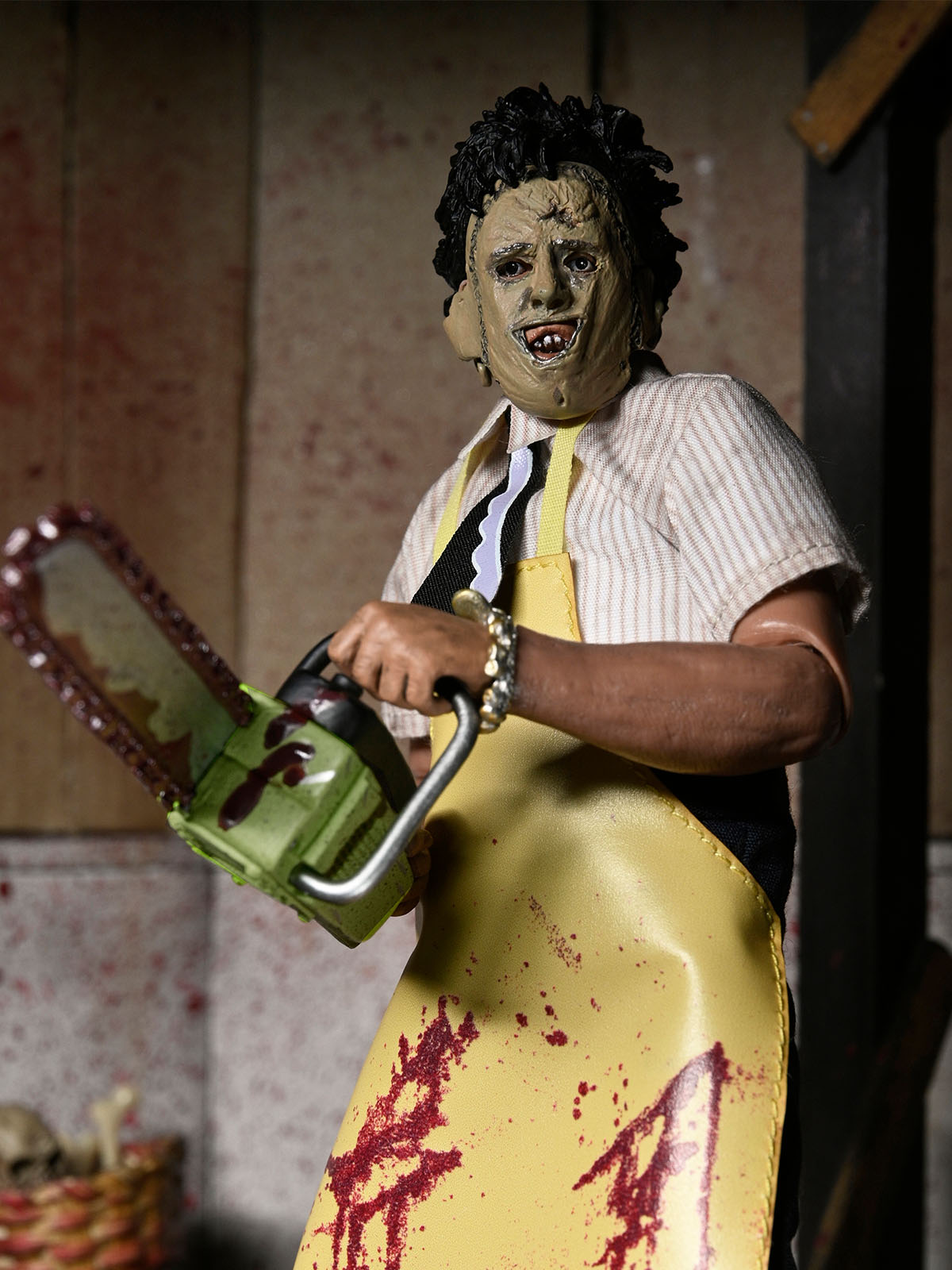TEXAS CHAINSAW MASSACRE LEATHERFACE - 8" CLOTHED ACTION FIGURE (WINDOW BOX)