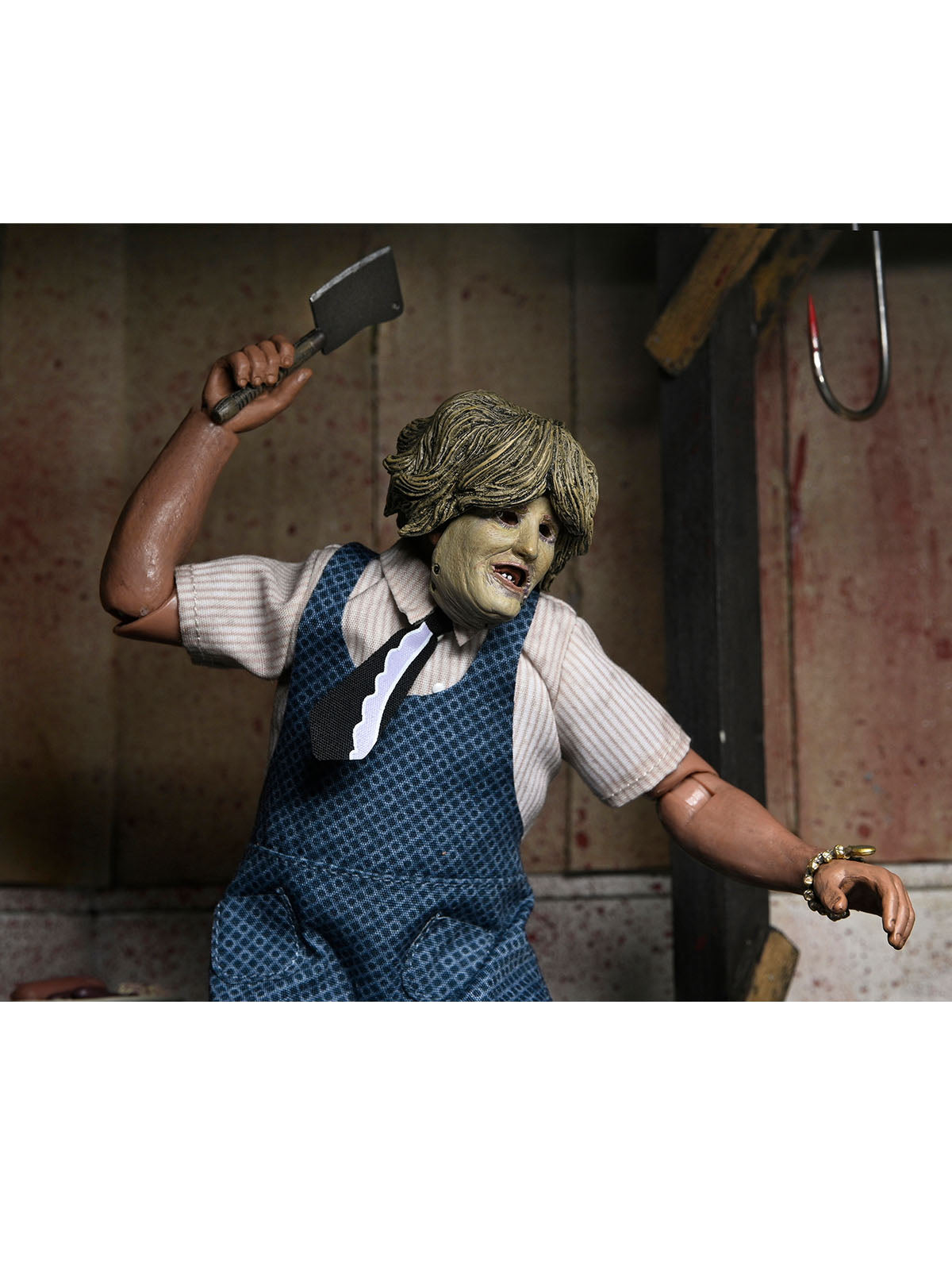 TEXAS CHAINSAW MASSACRE LEATHERFACE WITH OLD LADY MASK - 8" CLOTHED ACTION FIGURE (WINDOW BOX)