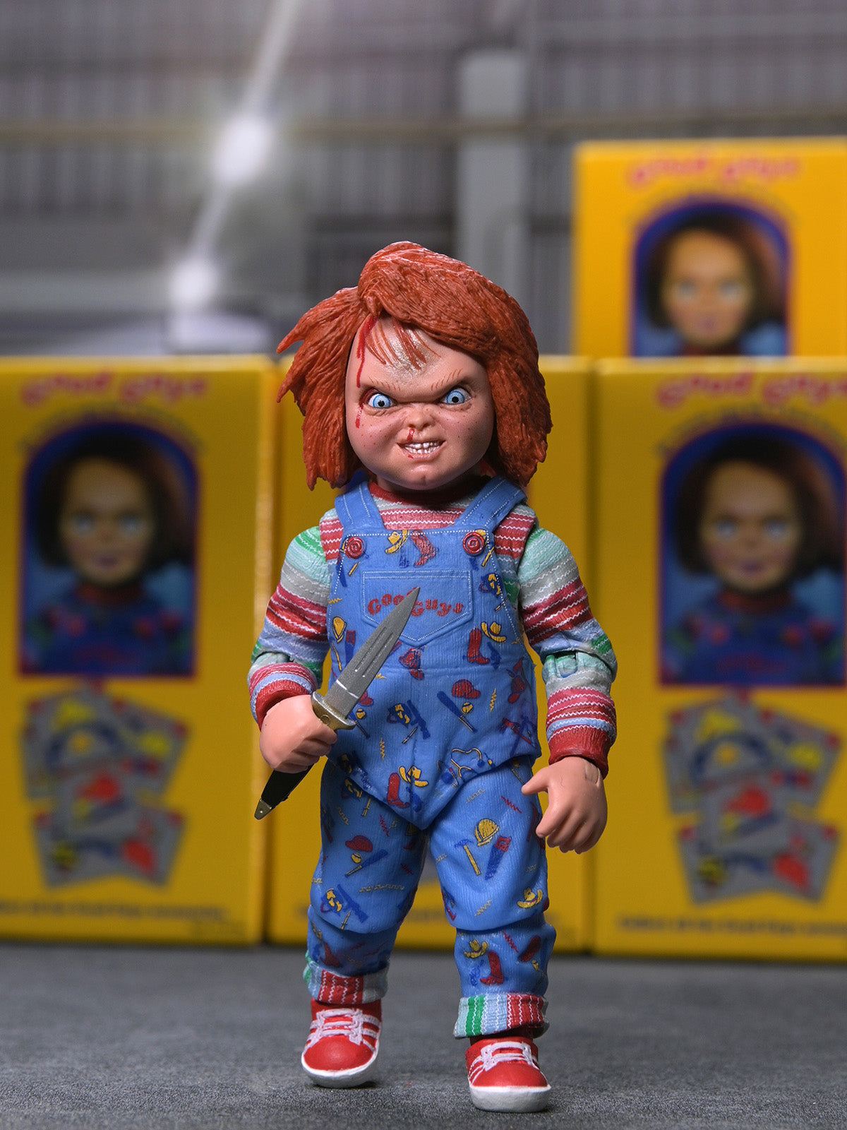 CHILD'S PLAY 2 - ULTIMATE CHUCKY 7" SCALE ACTION FIGURE - Side