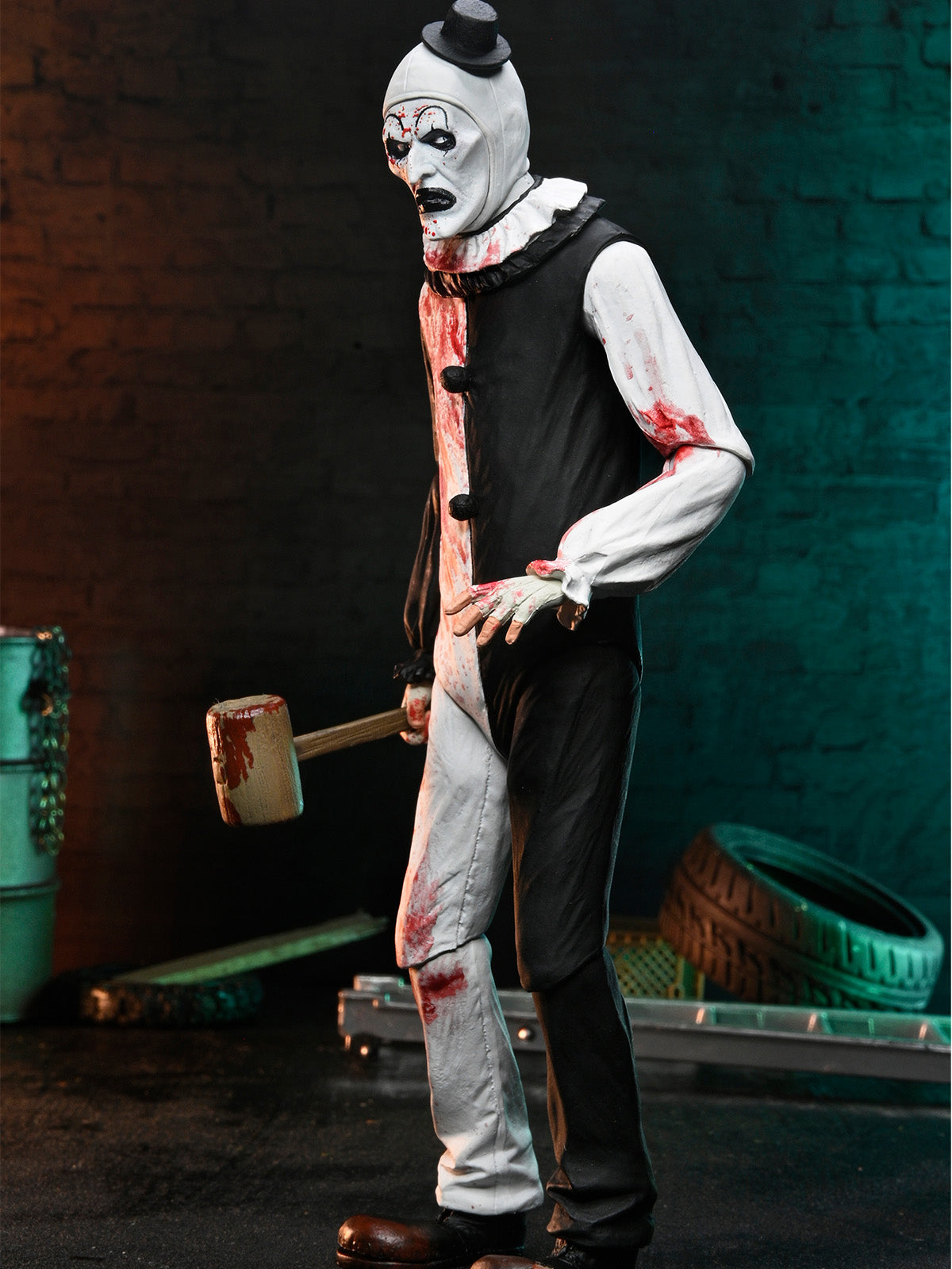 TERRIFIER - ULTIMATE ART THE CLOWN (BLOOD SPLATTERED) - 7" SCALE ACTION FIGURE - Side