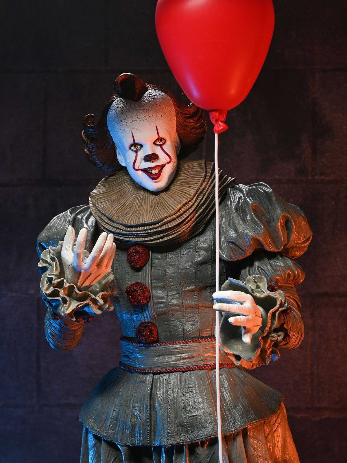 WELCOME TO DERRY PENNYWISE 1/4TH SCALE ACTION FIGURE - Side