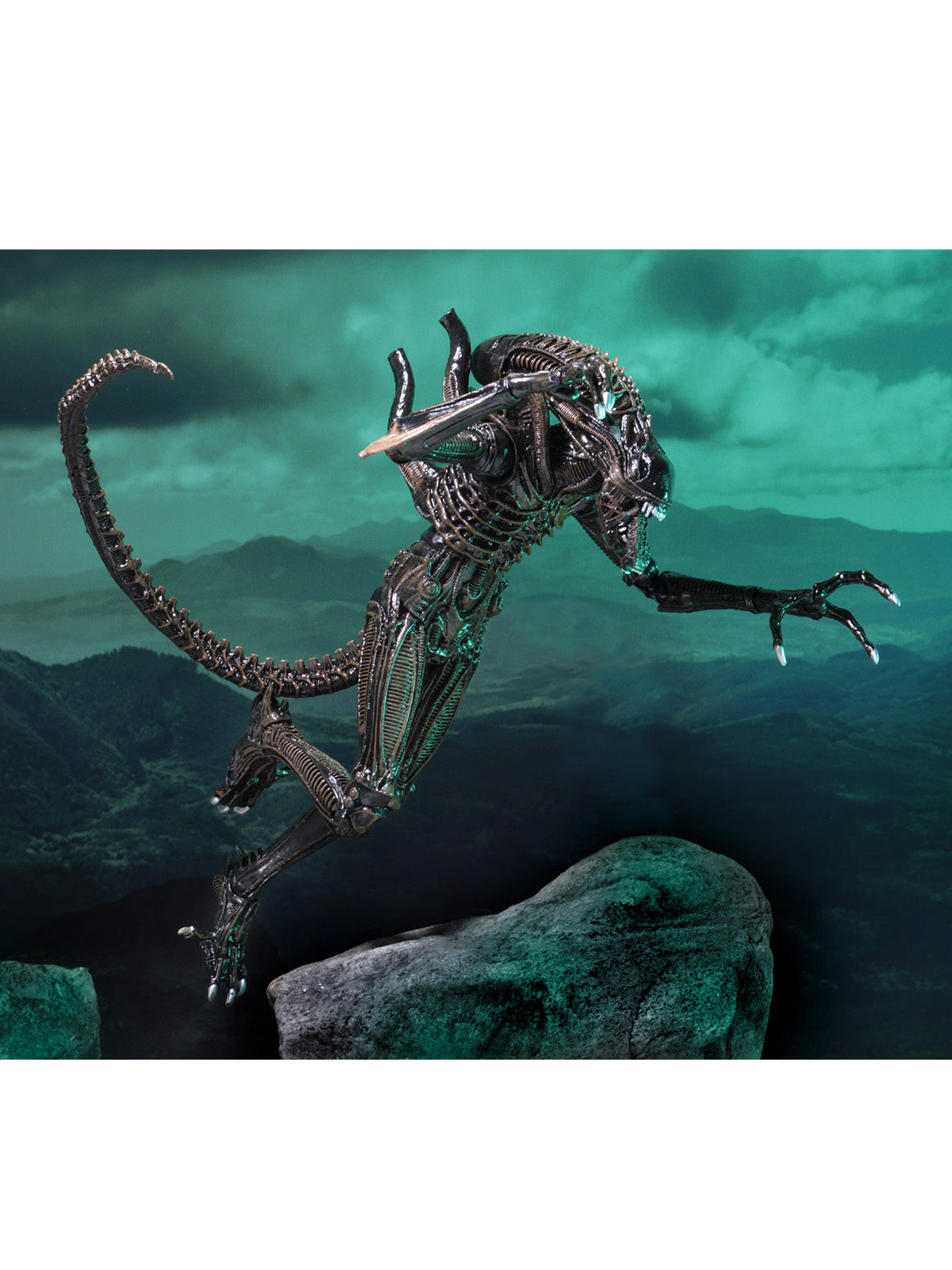 ALIENS ULTIMATE ALIENS WARRIOR (1986) BROWN - 7" SCALE ACTION FIGURE