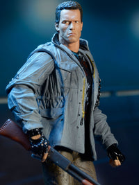 TERMINATOR ULTIMATE T-800 (TECH NOIR) 7" SCALE ACTION FIGURE - Side
