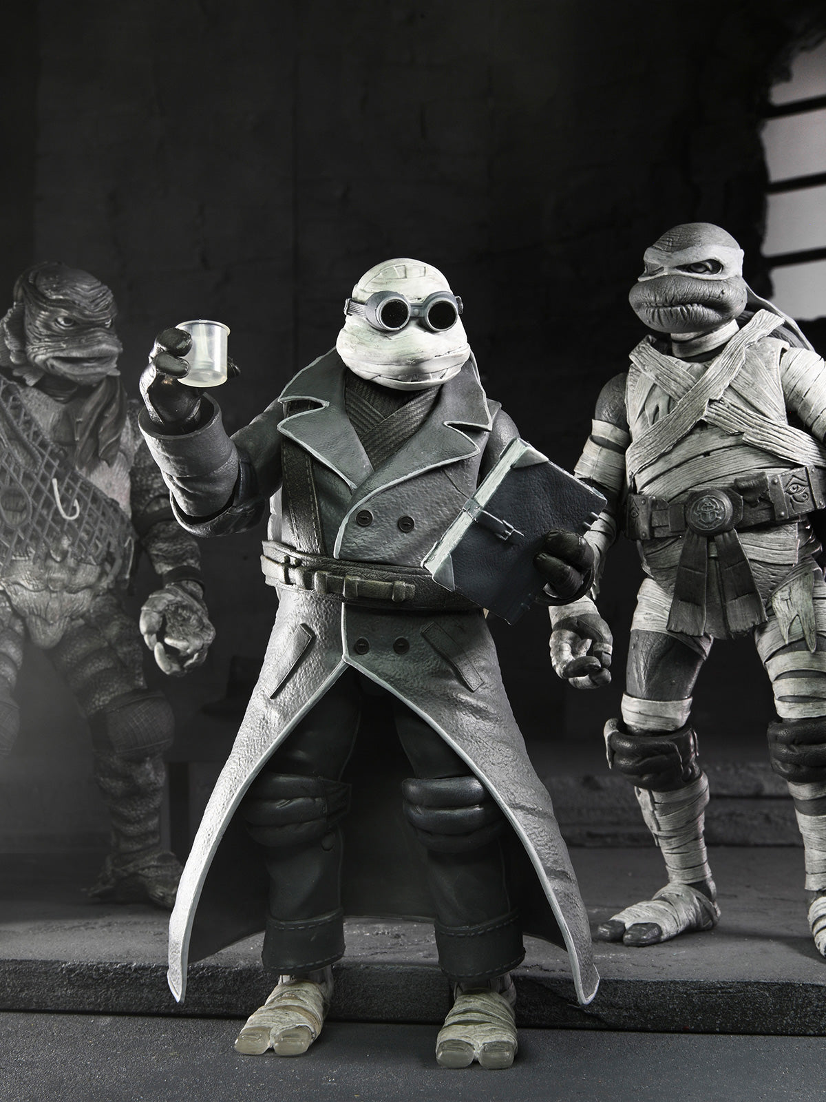 TMNT X UNIVERSAL MONSTERS 4 PACK TURTLES BLACK &amp; WHITE - 7" SCALE ACTION FIGURES - Packaging