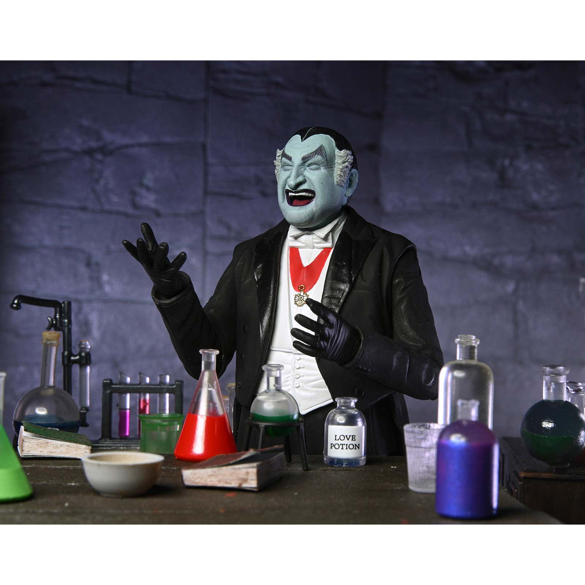 THE MUNSTERS (TV SERIES) ULTIMATE GRANDPA MUNSTER - 7" SCALE ACTION FIGURE - Side