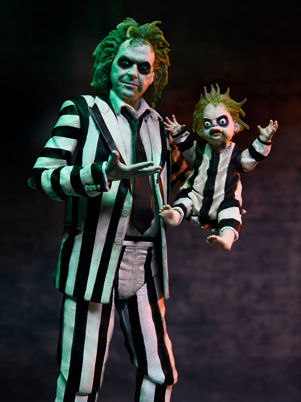 BEETLEJUICE "STRIPED SUIT" BEETLEJUICE BEETLEJUICE ULTIMATE 7" SCALE ACTION FIGURE - Side