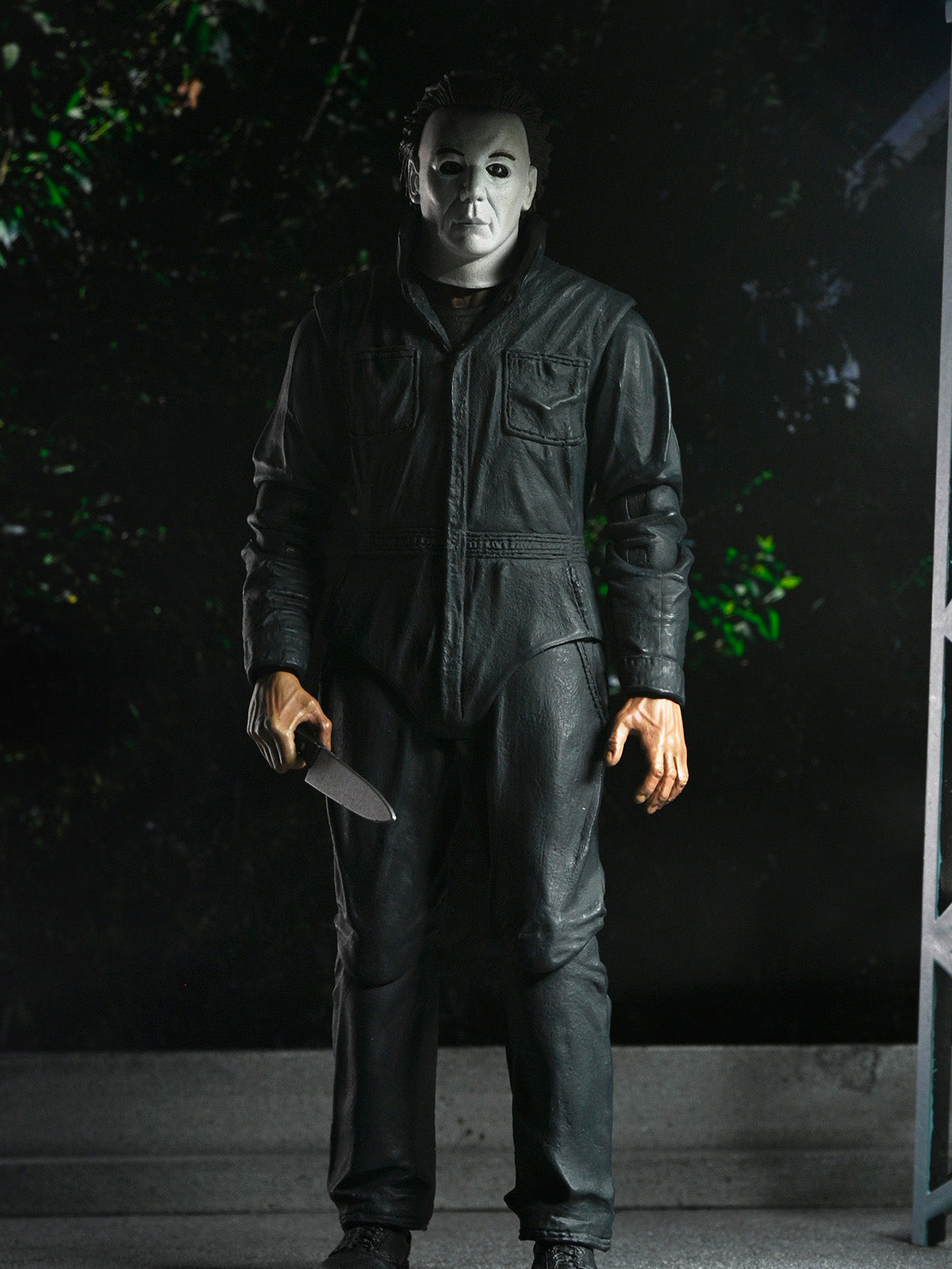 HALLOWEEN RESURRECTION: ULTIMATE MICHAEL MYERS 7" SCALE ACTION FIGURE - Back