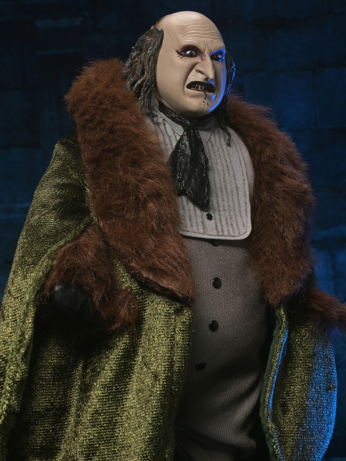 DC COMICS THE PENGUIN (BATMAN RETURNS) - 8" SCALE CLOTHED ACTION FIGURE